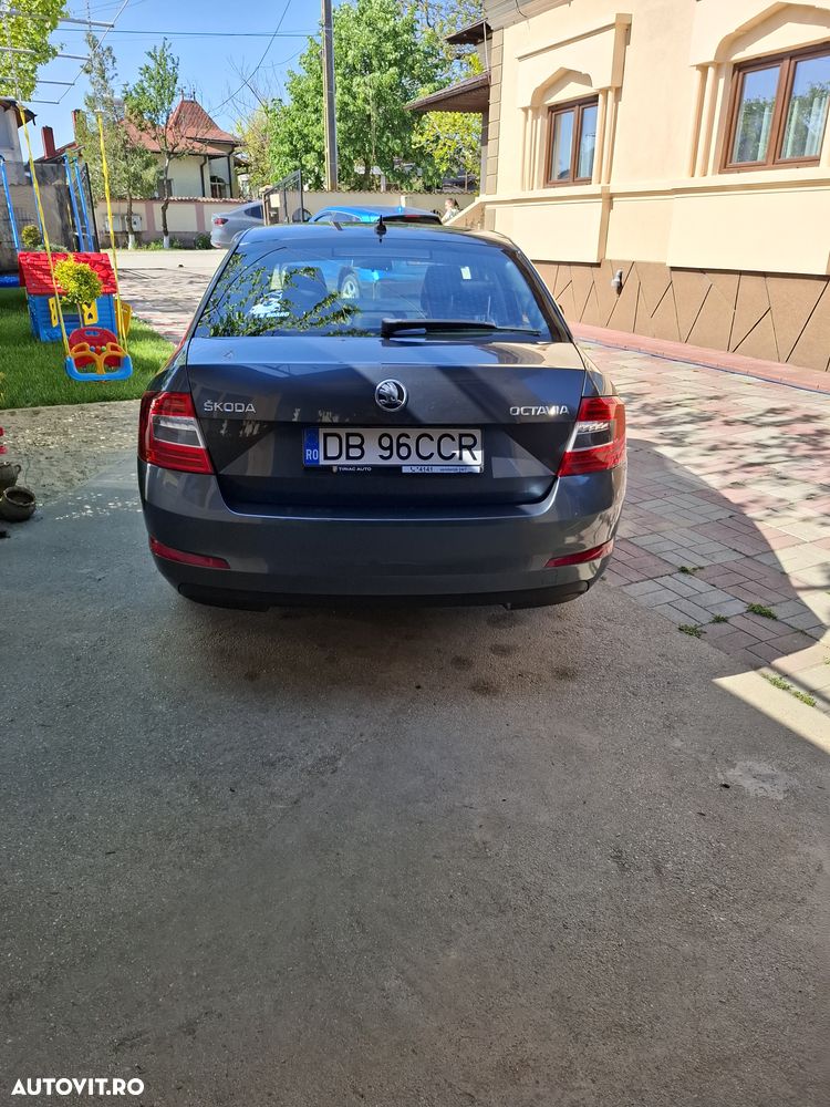Skoda Octavia 1.6 TDI DSG Style - 4