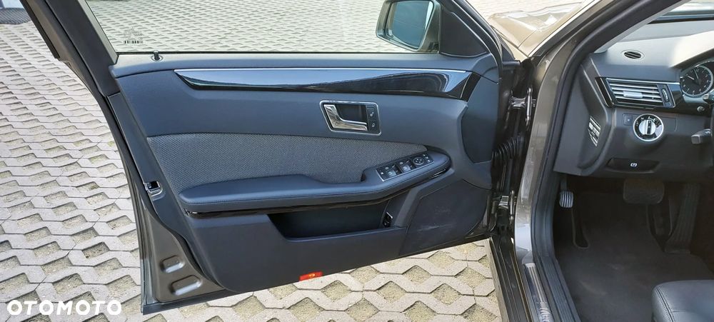 Mercedes-Benz Klasa E - 32