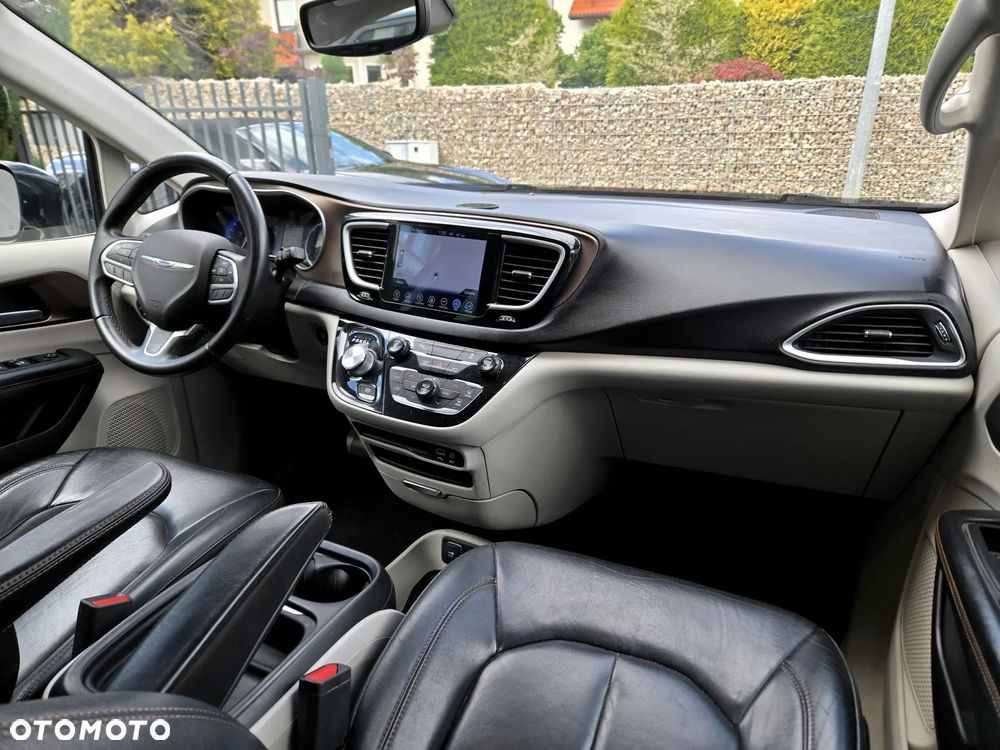 Chrysler Pacifica - 7