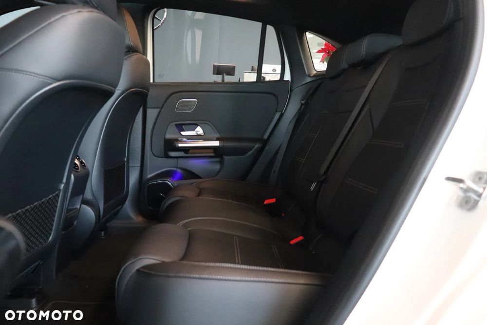 Mercedes-Benz EQA 300 66.5kWh 4-Matic AMG Line - 7