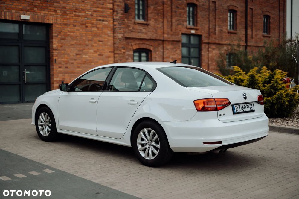 Volkswagen Jetta - 6