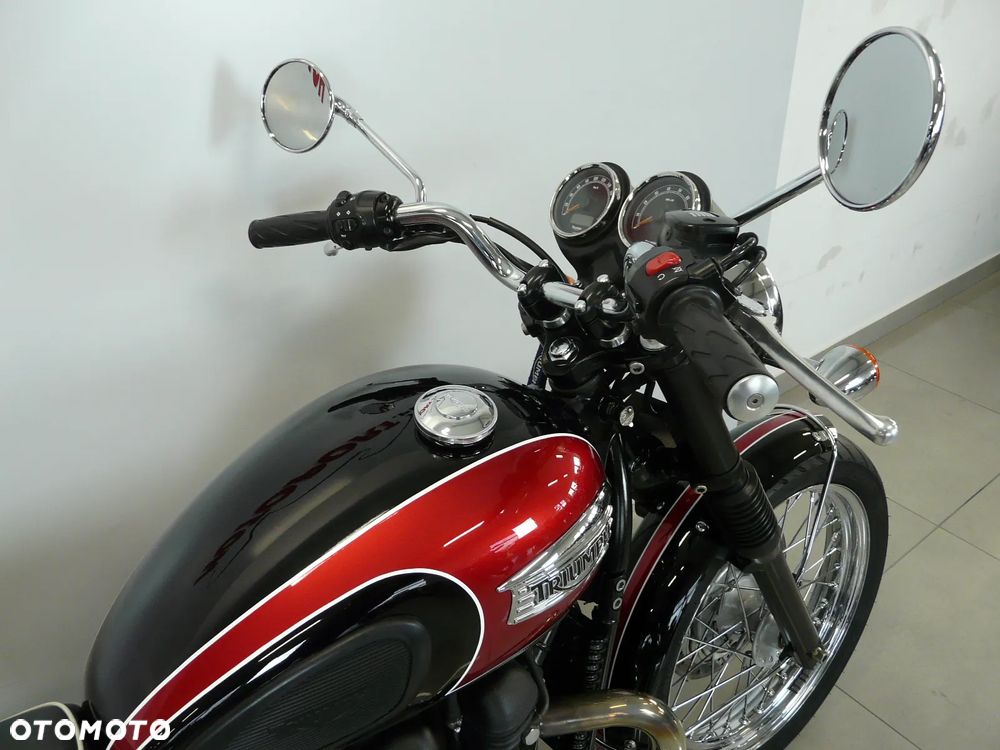 Triumph Bonneville - 25