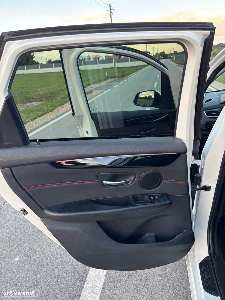 BMW 218 Active Tourer d Line Sport - 22