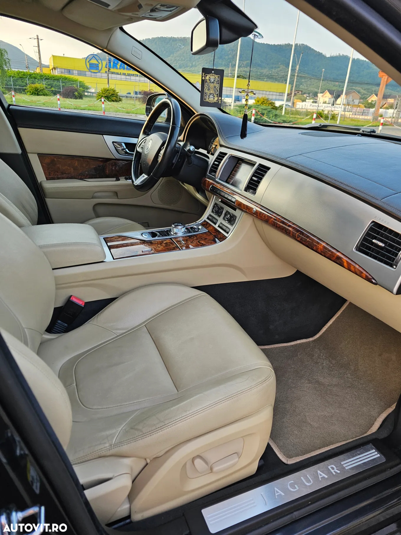 Jaguar XF 2.2 Diesel Sportbrake - 12