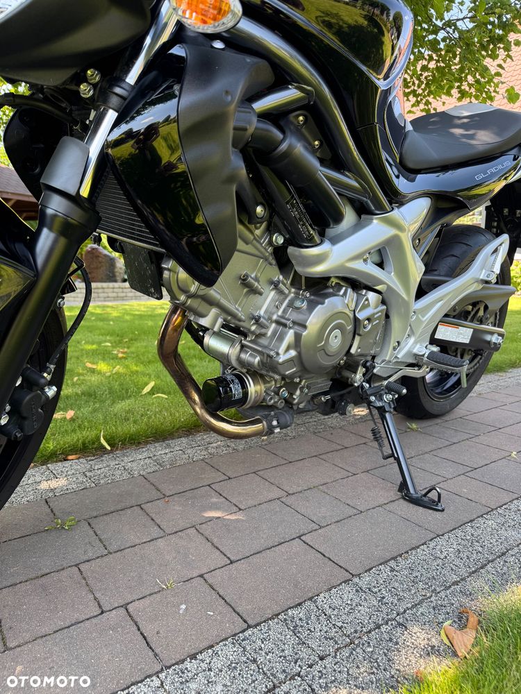 Suzuki Gladius - 12