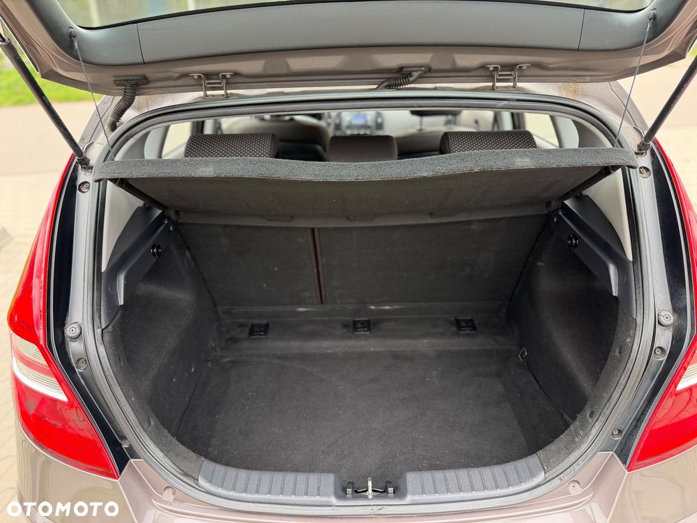 Hyundai i30 1.4 FIFA WM Edition - 40