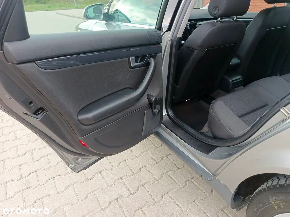 Audi A4 Limousine - 28