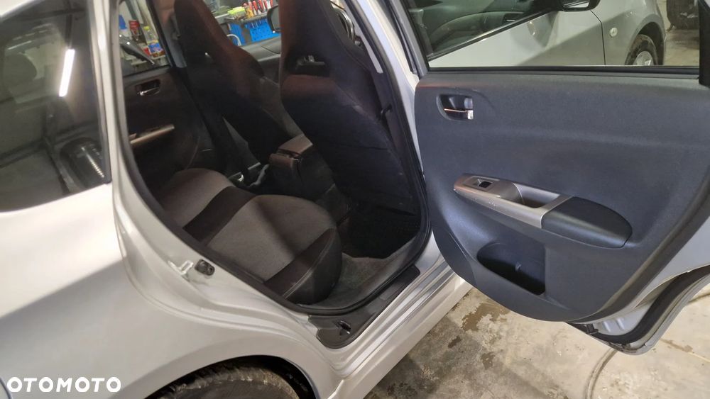 Subaru Impreza 2.0 RS - 13