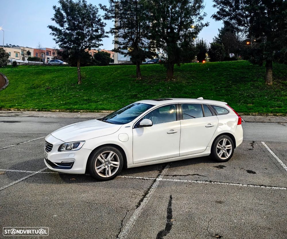 Volvo V60 2.4 D6 R-Design Sum.AWD Phev - 27