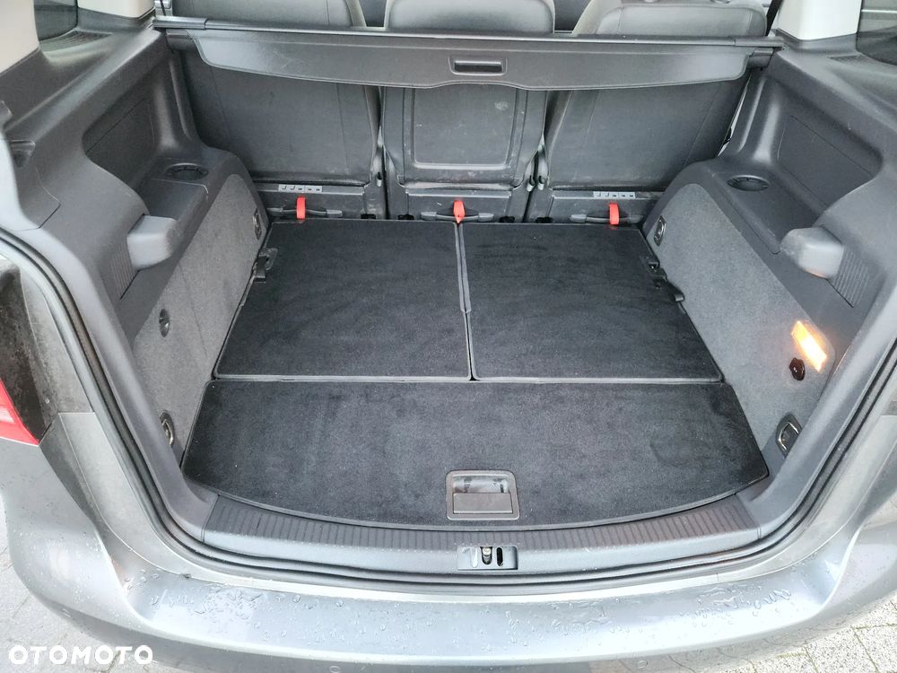 Volkswagen Touran 2.0 TDI Highline - 26