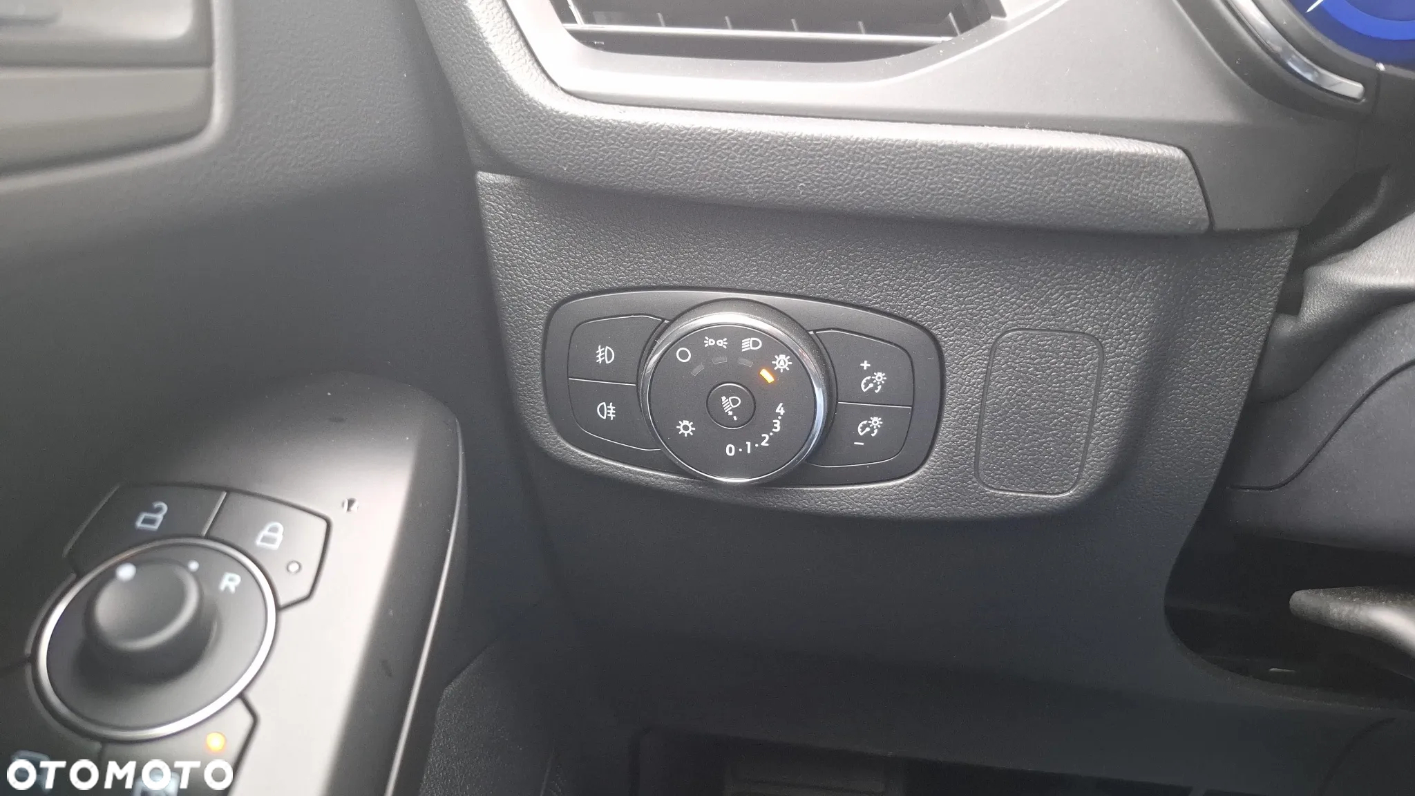 Ford Focus 1.0 EcoBoost Titanium X - 36