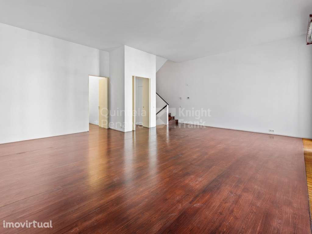 Apartamento T4 em palácio junto do Castelo de São Jorge - Grande imagem: 2/26