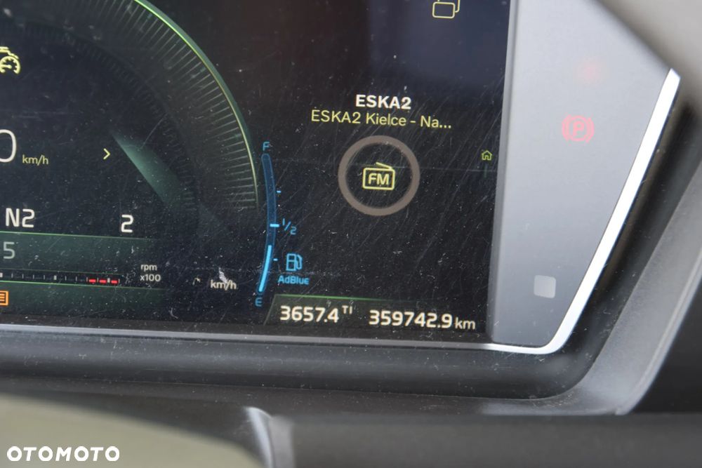 Volvo FH500 / EURO 6 / NOWY MODEL / KLIMATYZACJA POSTOJOWA / ACC / LEDY / 2 ZBIORNIKI PALIWA / FULL SPILERY / 2022 / SERWISOWANY / SPROWADZONY - 30