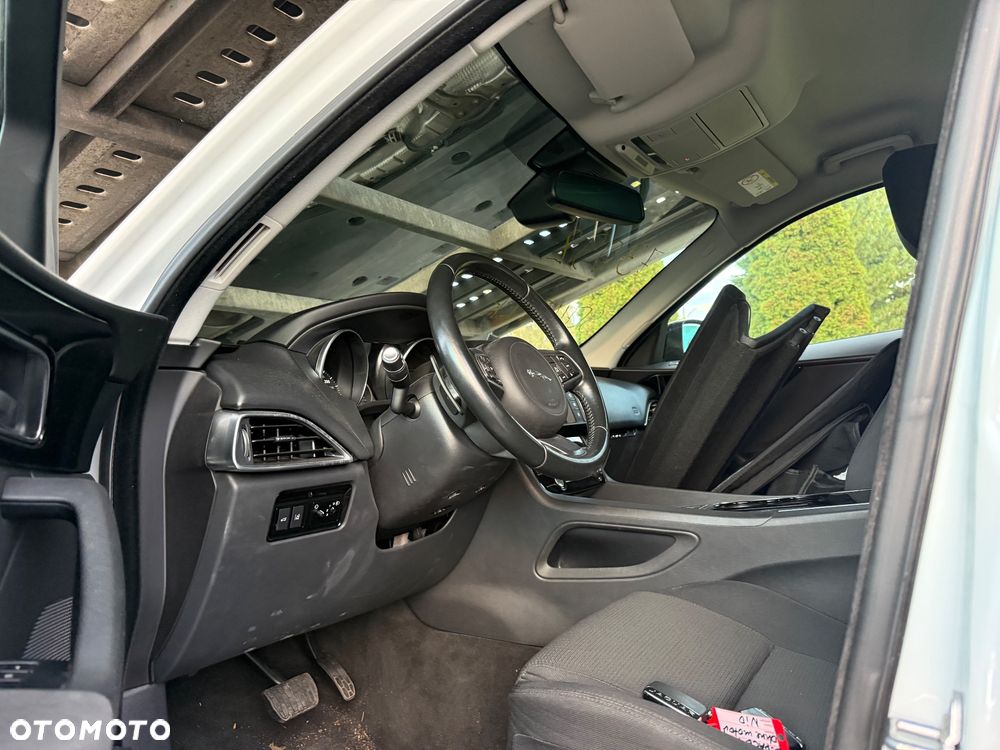 Jaguar F-Pace - 4
