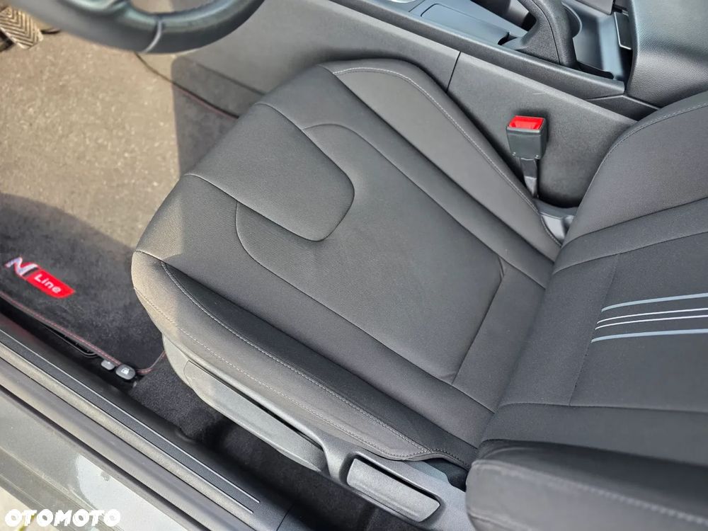 Hyundai Elantra - 32