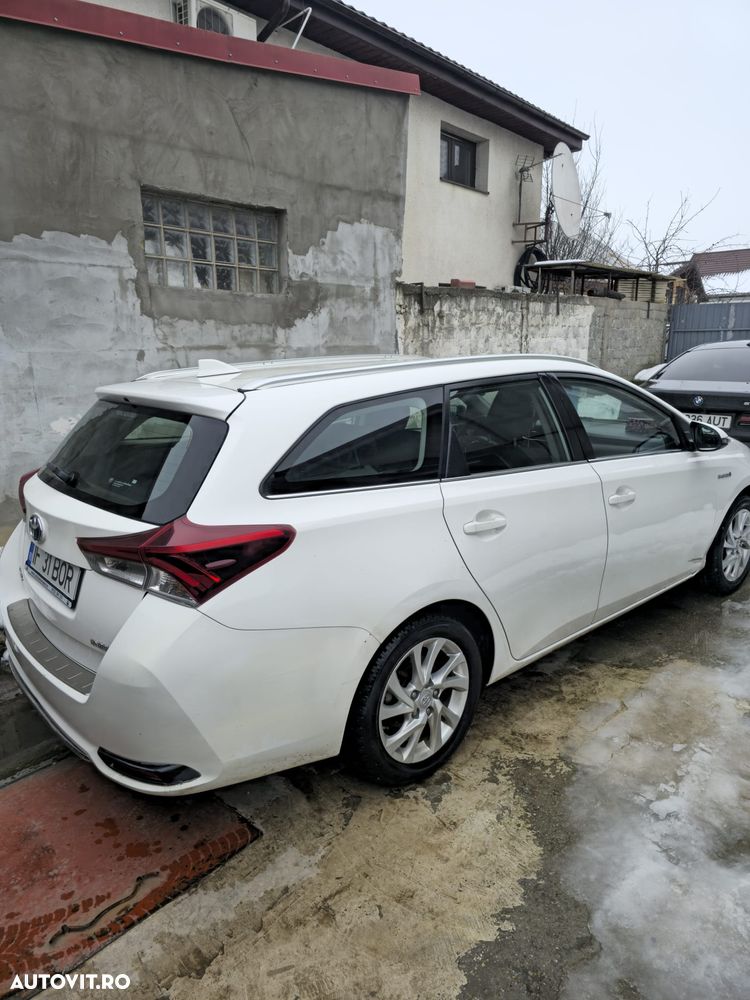 Toyota Auris 1.8 L VVT-i Luna - 2