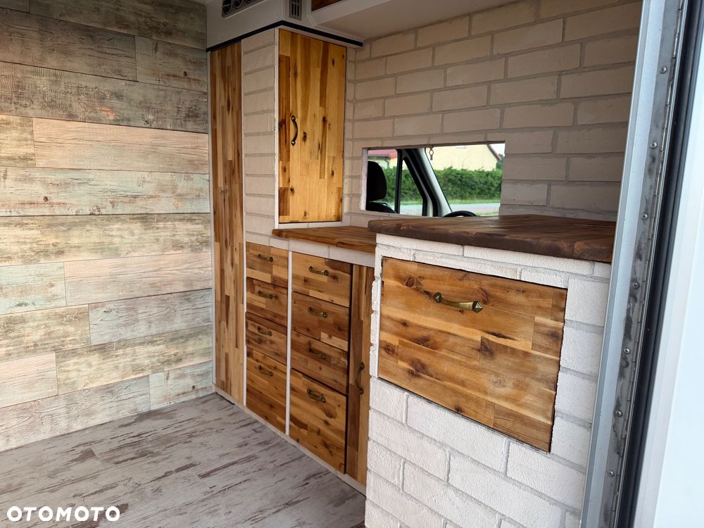 Mercedes-Benz Sprinter - 16