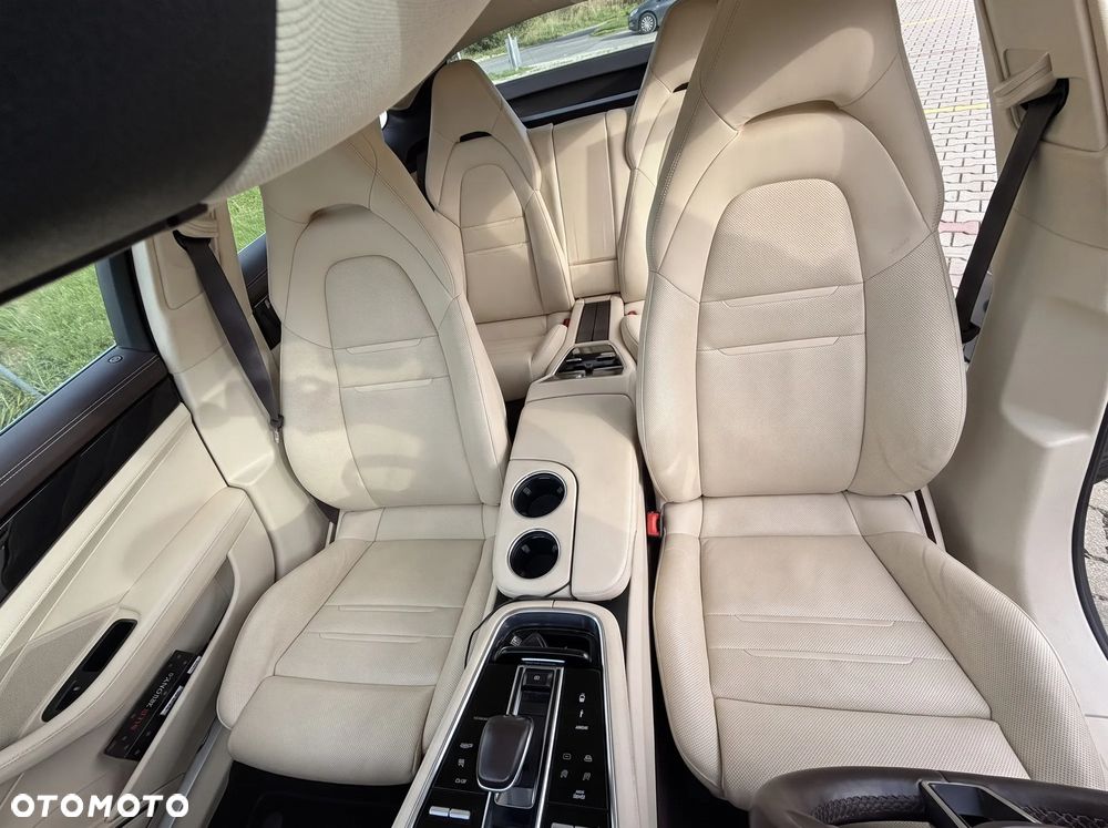 Porsche Panamera - 22