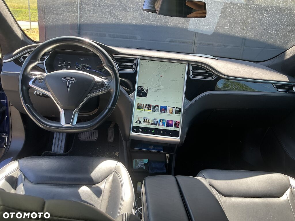 Tesla Model S 85 D - 18
