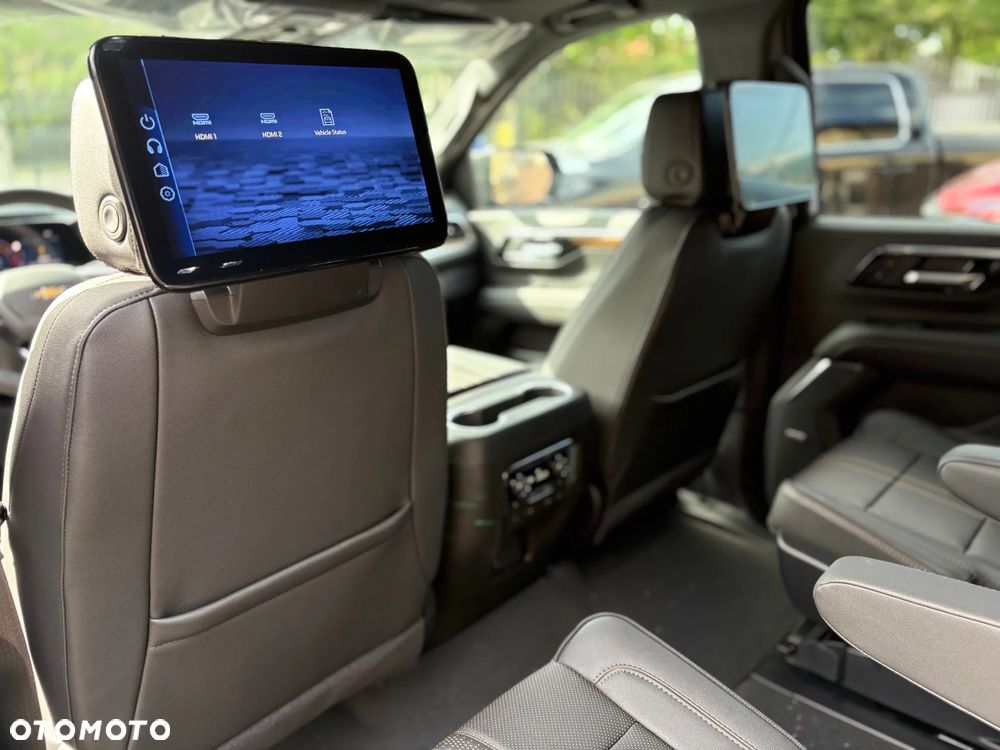 Chevrolet Suburban - 18