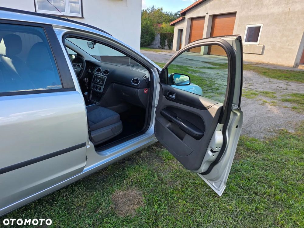 Ford Focus 1.6 16V Ambiente - 14