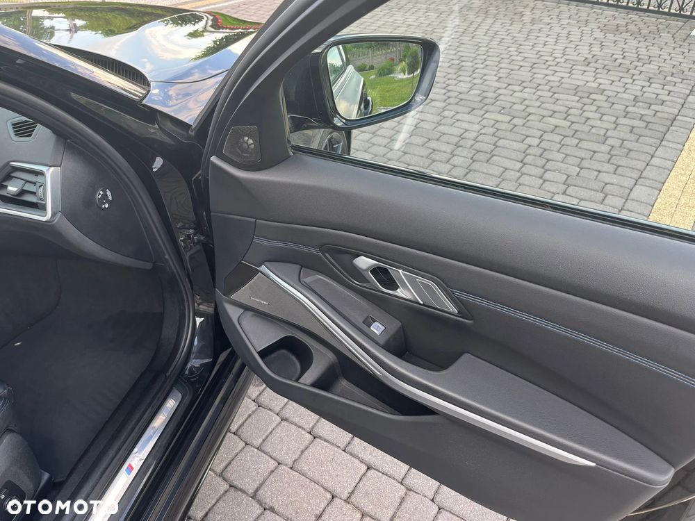 BMW Seria 3 330i xDrive M Sport - 22