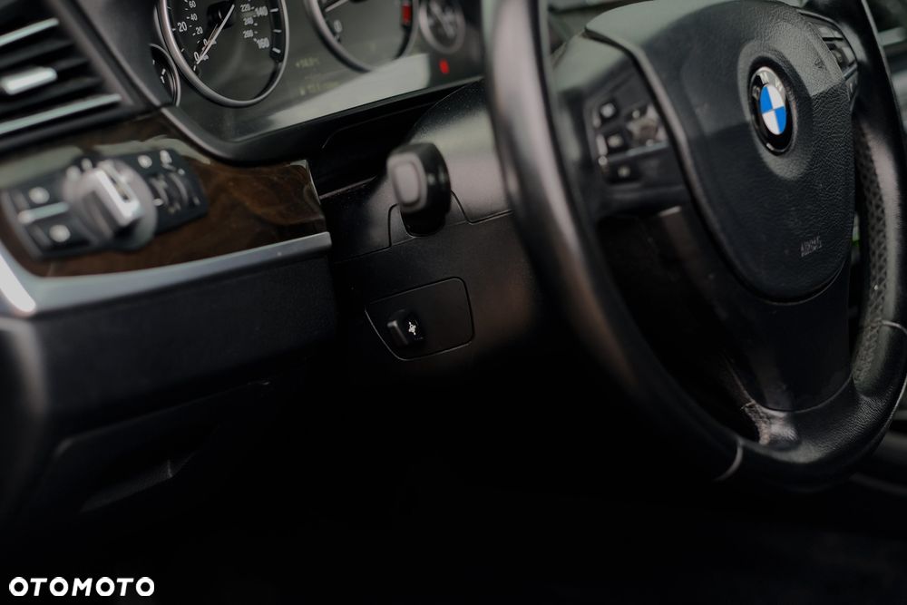 BMW Seria 5 528i - 22