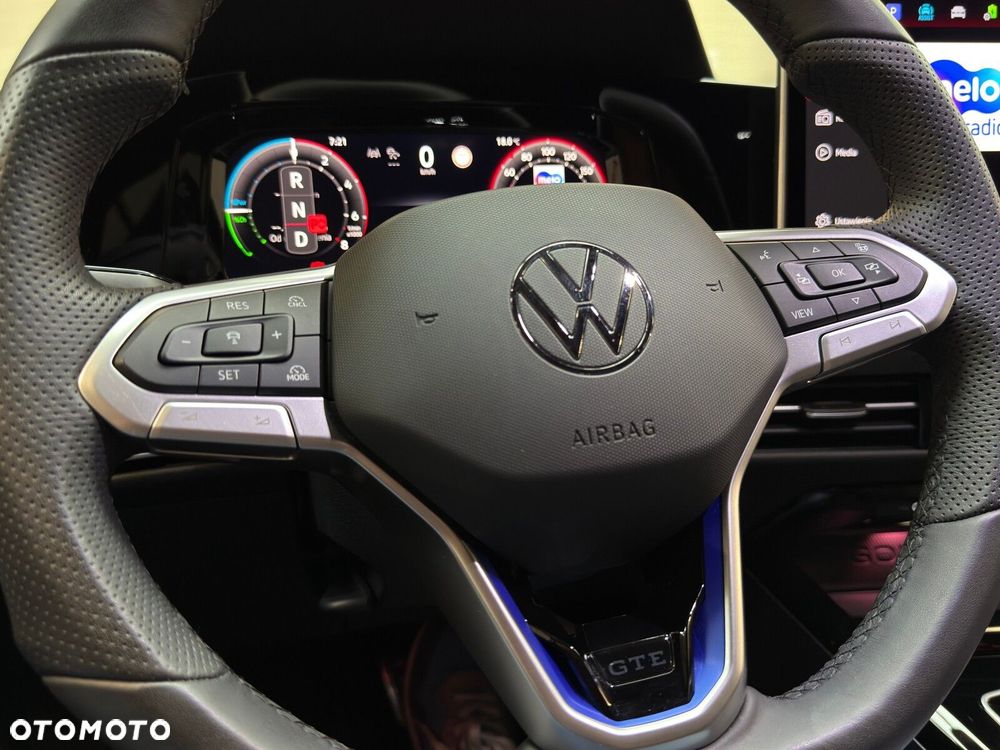 Volkswagen Golf - 32