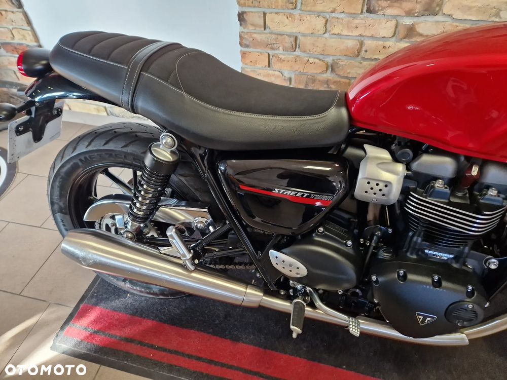 Triumph Street Twin - 30