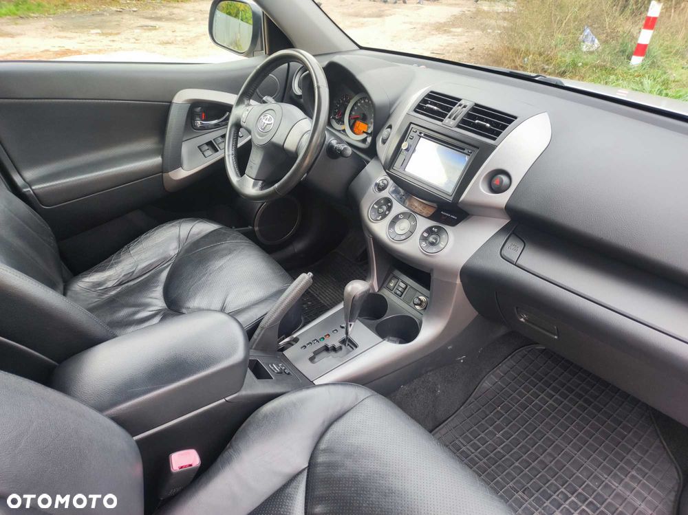Toyota RAV4 - 6
