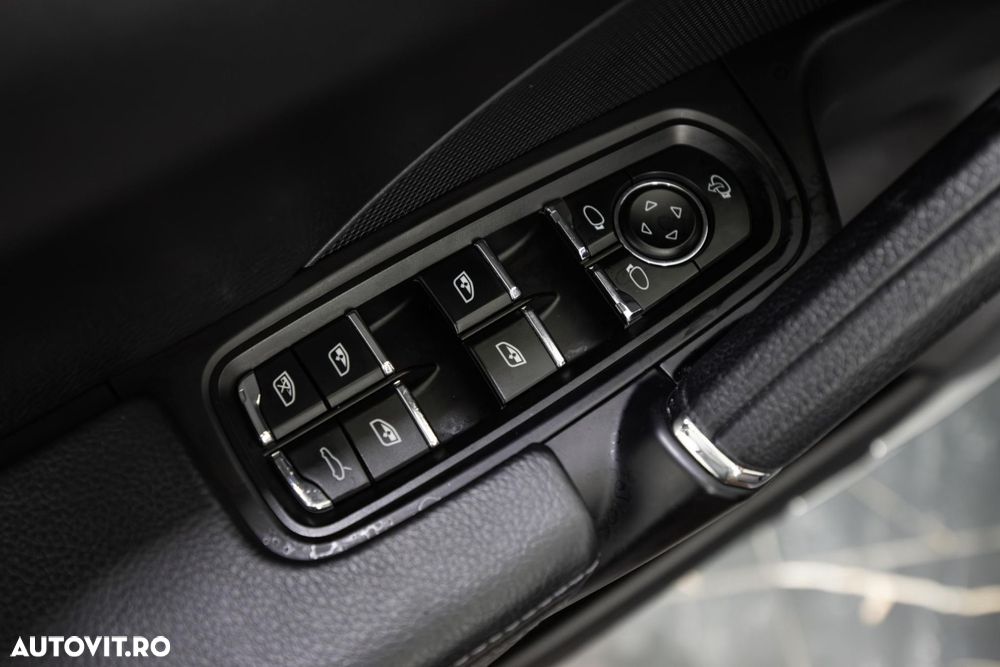 Porsche Cayenne - 31