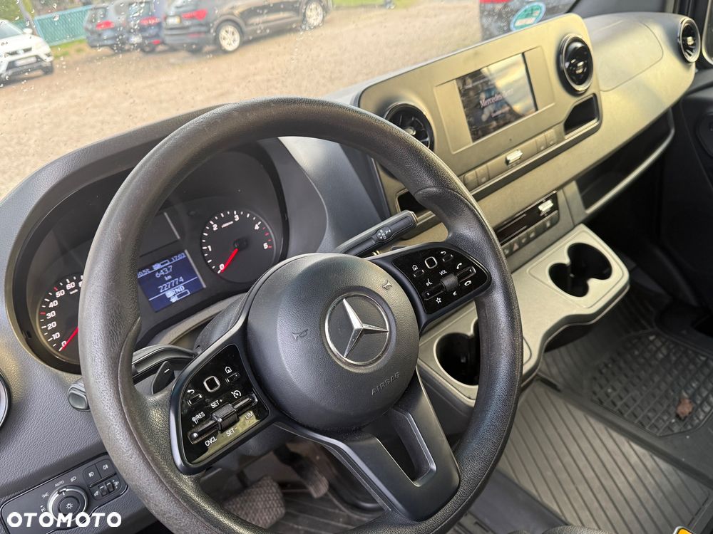 Mercedes-Benz Sprinter - 23