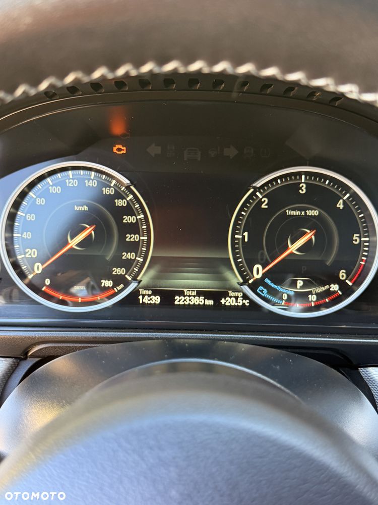BMW Seria 5 525d xDrive - 33