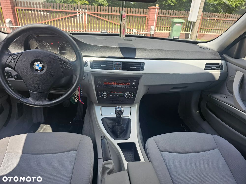 BMW Seria 3 318i - 9
