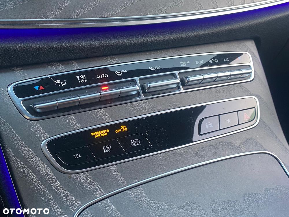 Mercedes-Benz Klasa E 220 d 4-Matic AMG - 25