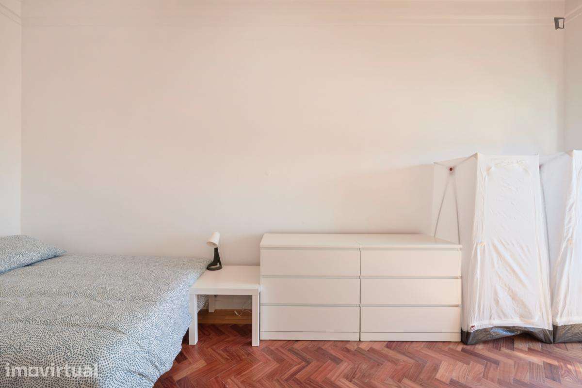 Quarto - localizado em Marquês de Pombal Lisbon - Grande imagem: 5/12