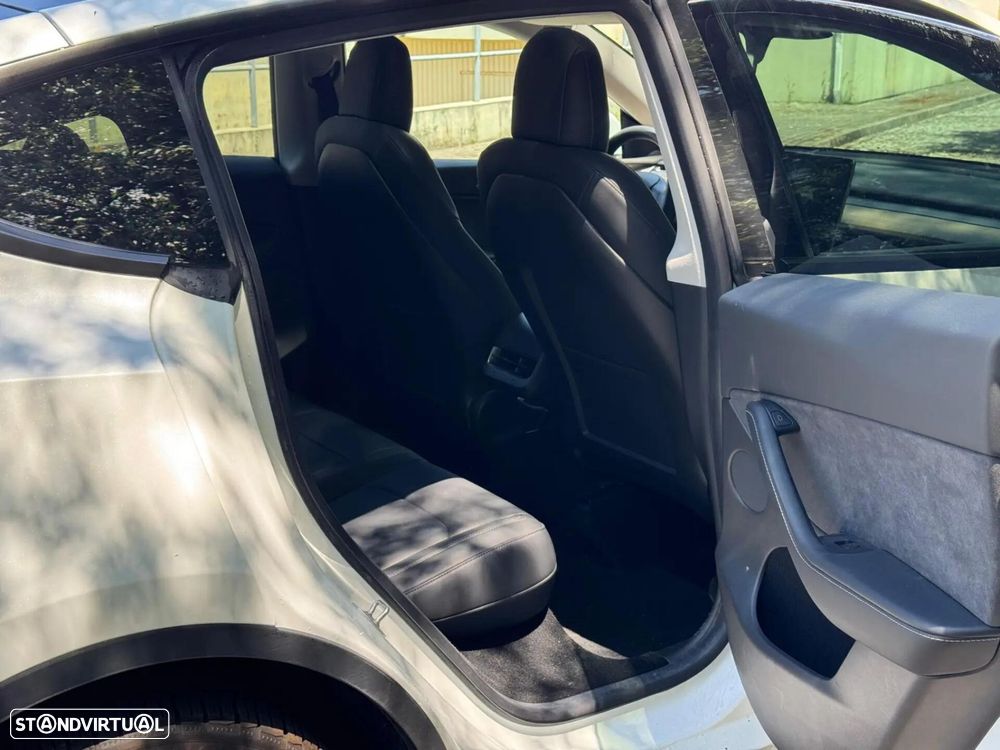 Tesla Model Y Long Range Dual Motor AWD - 26