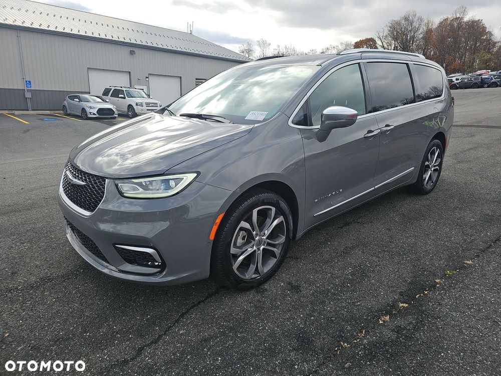 Chrysler Pacifica - 1