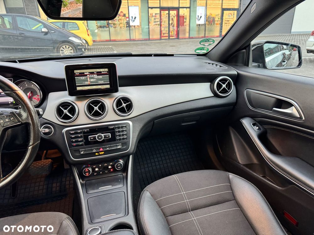 Mercedes-Benz CLA 180 7G-DCT - 14