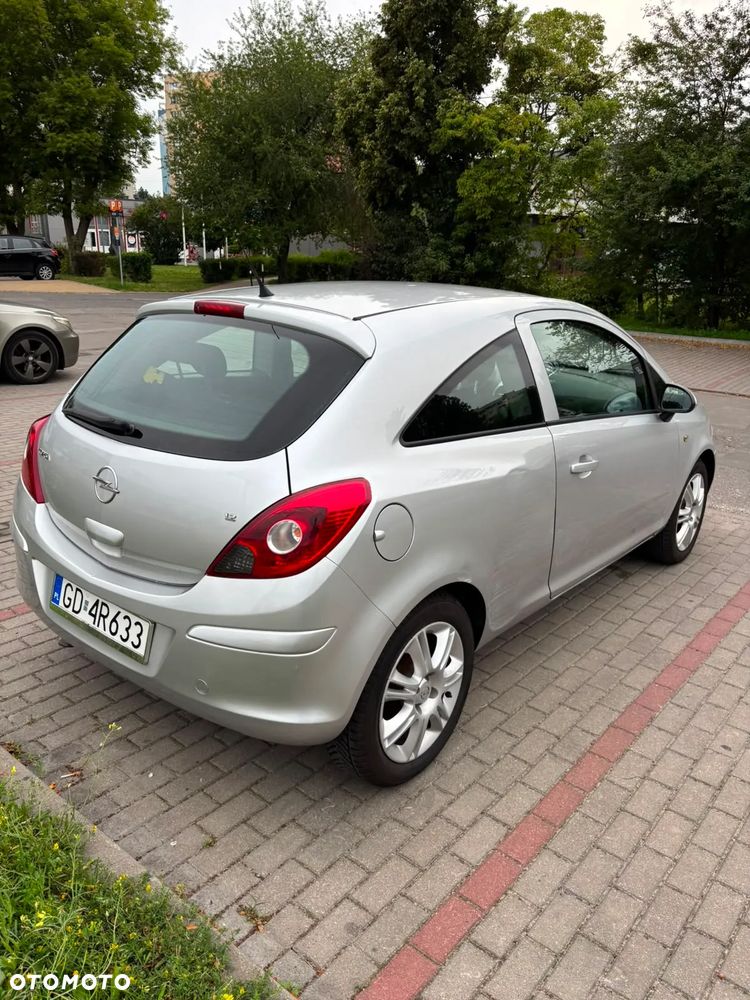 Opel Corsa 1.2 16V Essentia - 5