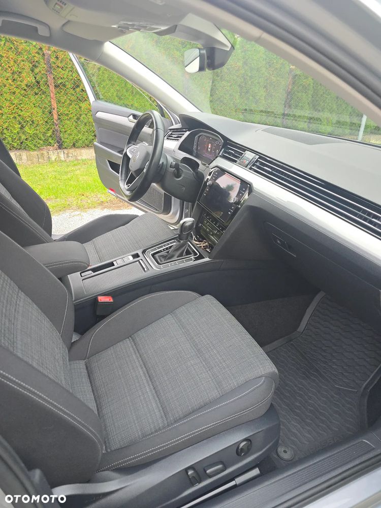 Volkswagen Passat - 16