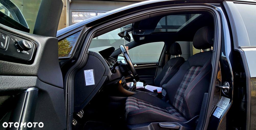 Volkswagen Golf GTI Performance BlueMotion Technology - 24