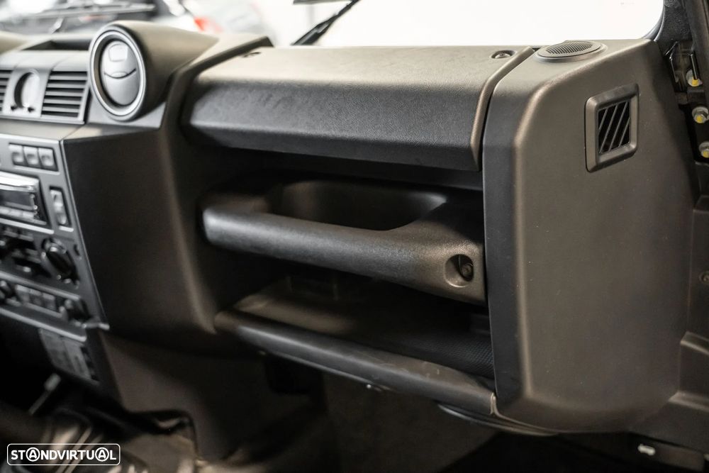 Land Rover Defender 90 SW 2.4 CRD S - 14