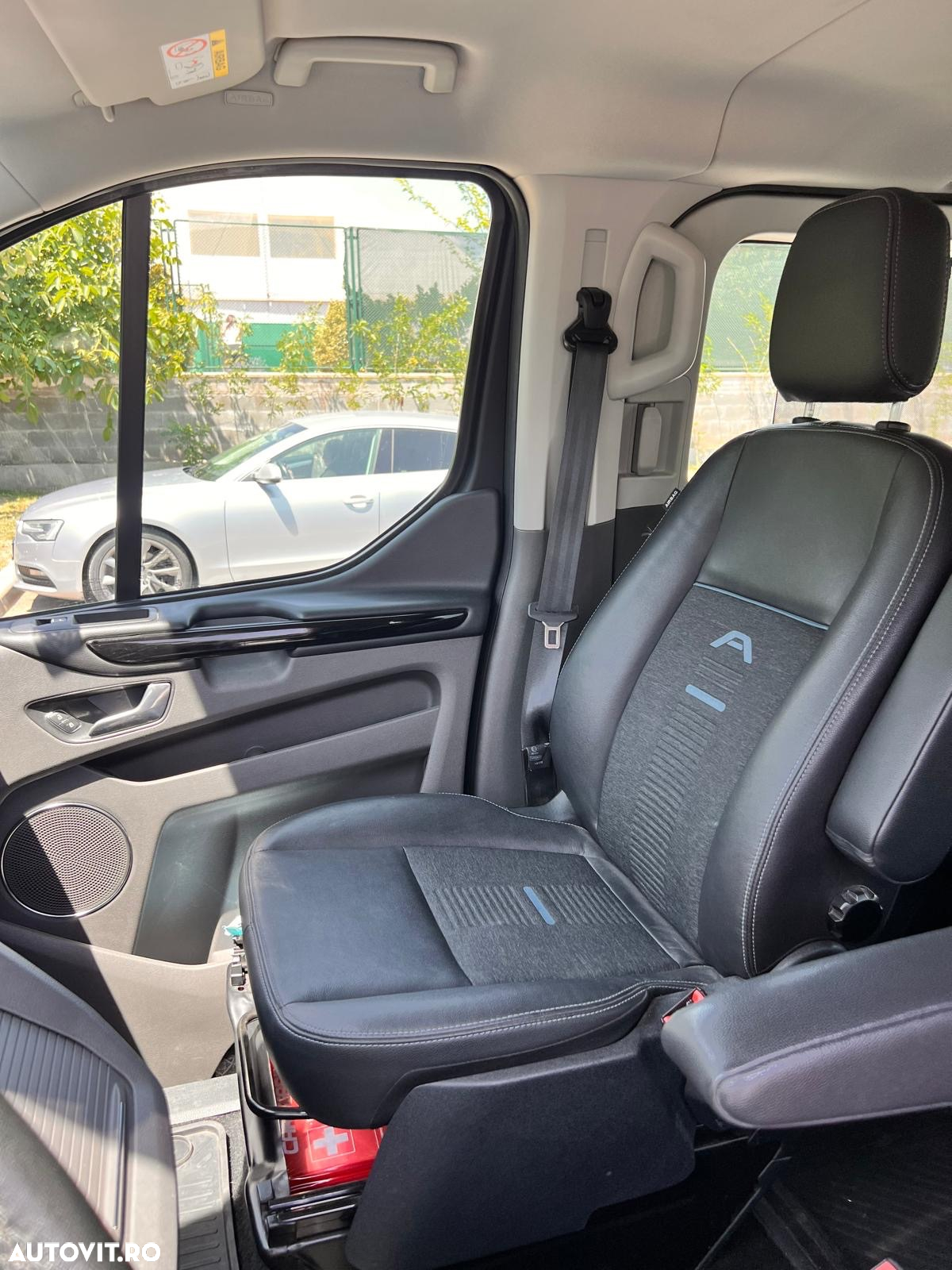 Ford Tourneo Custom Bus 320 2.0 EcoBlue 185 CP L2H1 Active Aut. - 8