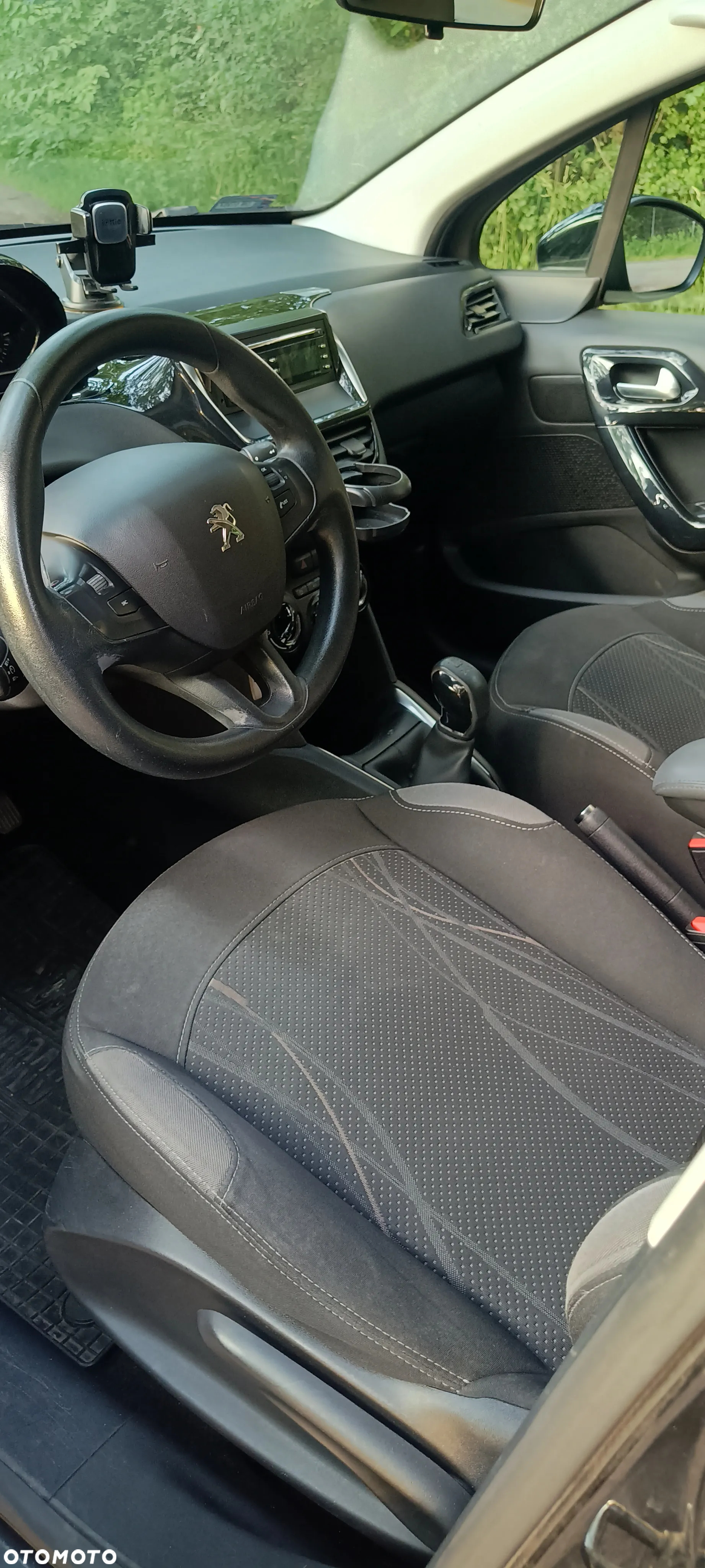 Peugeot 208 - 14