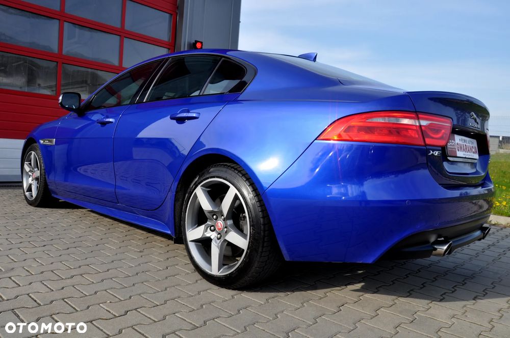 Jaguar XE 2.0 D AWD R-Sport - 18