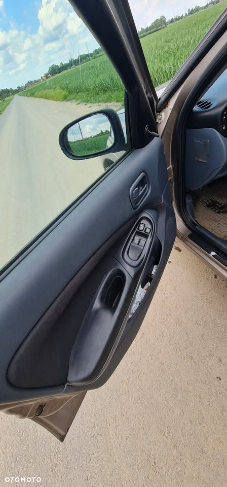 Nissan Almera 1.5 Base - 8