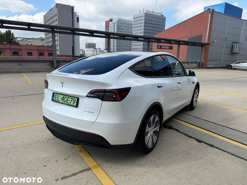 Tesla Model Y - 7