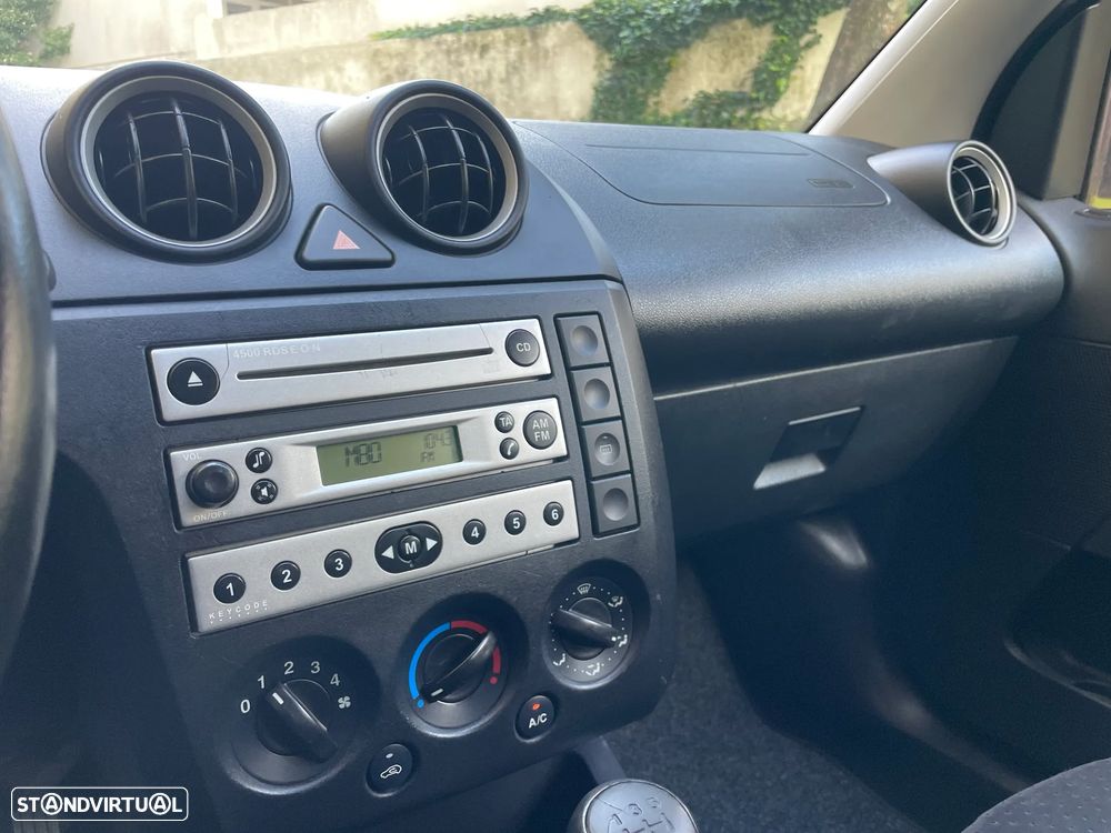 Ford Fiesta 1.25 Ghia - 12