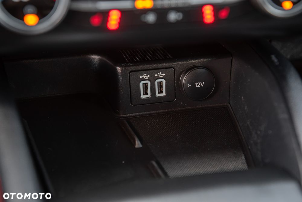 Ford Kuga 2.5 Duratec FHEV ST-LINE X - 32